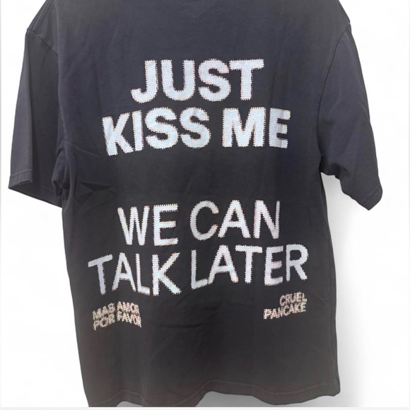 NWT CRUEL PANCAKE Graphic Tee with Red Lips Design - Picture 4 of 4